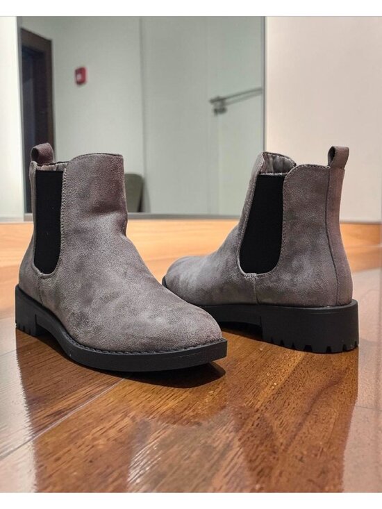 Shoes - Gray Suede Chelsea Boots With Elastic Side Panels & Lug Sole Womens Size 6